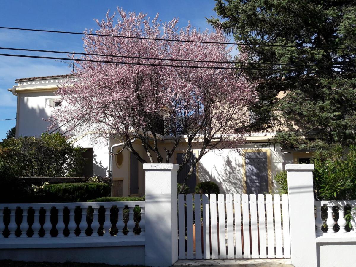 Résidence Les Écureuils Gréoux-les-Bains Exterior foto
